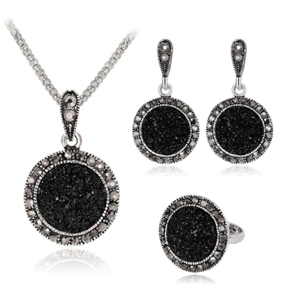 Elegant Black Necklace Jewelry Set